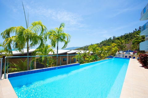 Spacious Tropical Sanctuary Ocean Views - Goulburn Accommodation 6