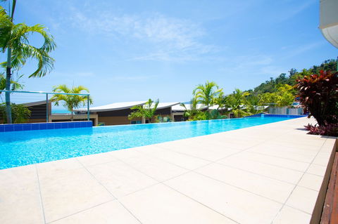 Spacious Tropical Sanctuary Ocean Views - Goulburn Accommodation 3