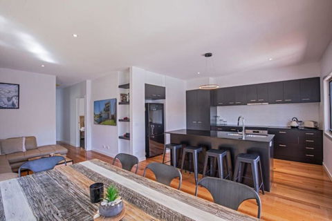 Seagrove Retreat Cowes - Goulburn Accommodation 6