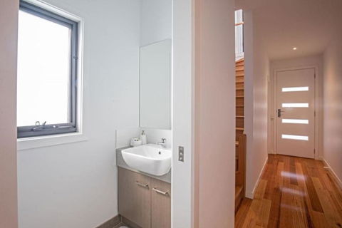 Seagrove Retreat Cowes - Goulburn Accommodation 5