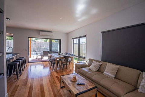 Seagrove Retreat Cowes - Goulburn Accommodation 2