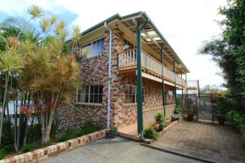 Amzaz 15 Korogora Street - Goulburn Accommodation 2