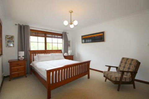 Amzaz 15 Korogora Street - Goulburn Accommodation 3