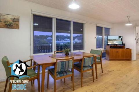 Retro Groovy Pad Pt Elliot - Goulburn Accommodation 2