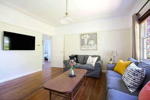 Rodova Cottage - Goulburn Accommodation 4