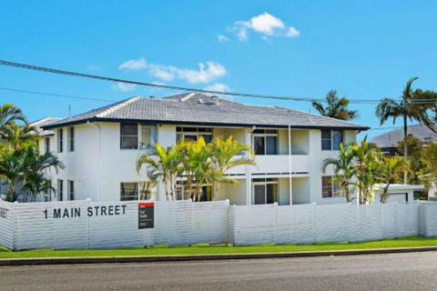 WAVES On MAIN 4 / 1 MAIN STREET - Goulburn Accommodation 4