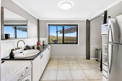 Eagles Loft - Goulburn Accommodation 5