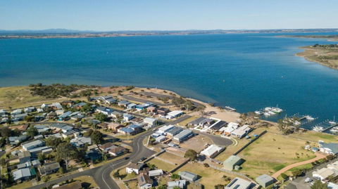 Captains Hideaway Jetty Berth & Pet Friendly - Goulburn Accommodation 1
