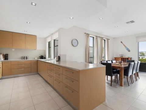 Monte Carlo Living At Martha Cove - Goulburn Accommodation 6