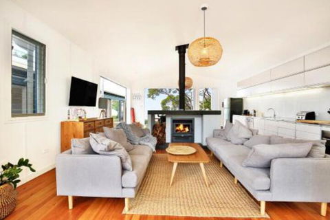 Ayana Beach House Pet Friendly Opposite Beach - Goulburn Accommodation 0