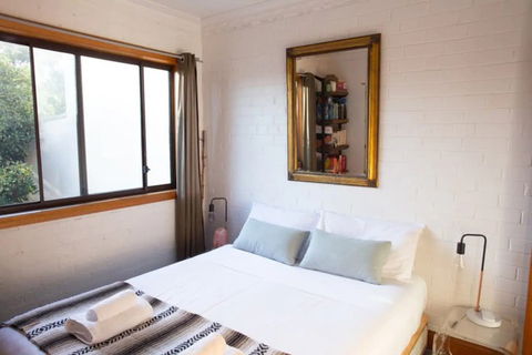 Charming Cottage With Leafy Courtyard - Goulburn Accommodation 3