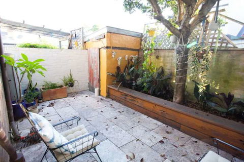 Charming Cottage With Leafy Courtyard - Goulburn Accommodation 6
