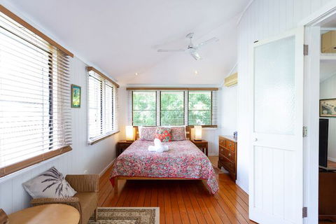 Edenvale Cottage In Beautiful Tropical - Goulburn Accommodation 4