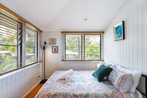 Edenvale Cottage In Beautiful Tropical - Goulburn Accommodation 6