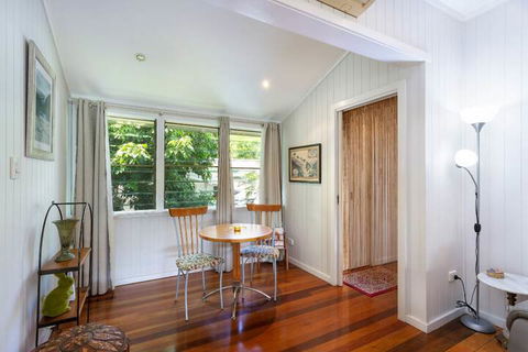 Edenvale Cottage In Beautiful Tropical - Goulburn Accommodation 3