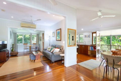 Edenvale Cottage In Beautiful Tropical - Goulburn Accommodation 0