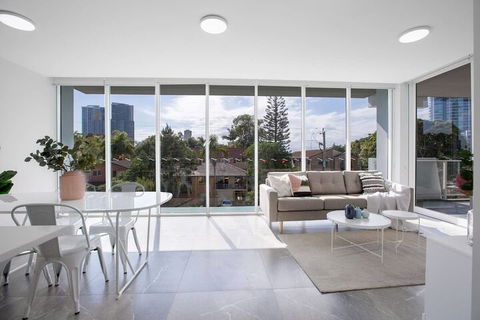 Wow Southport Apartment Near Light Rail Station - Goulburn Accommodation 7