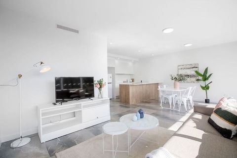 Wow Southport Apartment Near Light Rail Station - Goulburn Accommodation 1