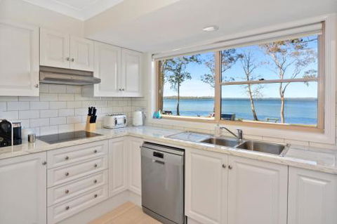Adrift Retreat St. Georges Basin Waterfront Home - Goulburn Accommodation 6