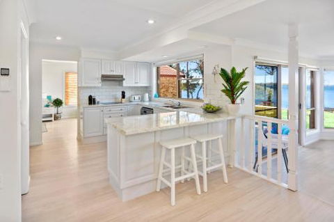 Adrift Retreat St. Georges Basin Waterfront Home - Goulburn Accommodation 2