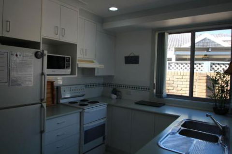 KENTIA - Goulburn Accommodation 4