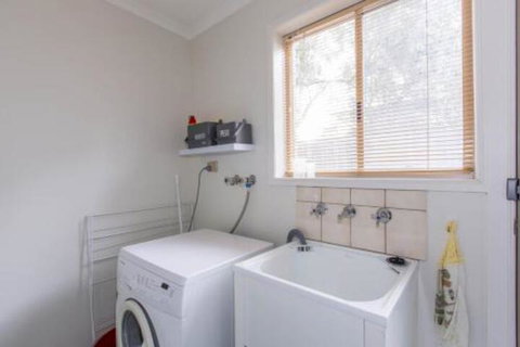 PERFECT On PYMBLE AVE - Goulburn Accommodation 4