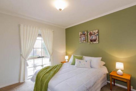 PERFECT On PYMBLE AVE - Goulburn Accommodation 5