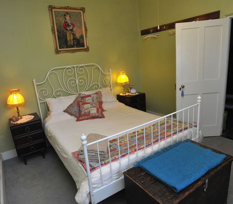 Emma Tiver Heritage Cottage - Goulburn Accommodation 2