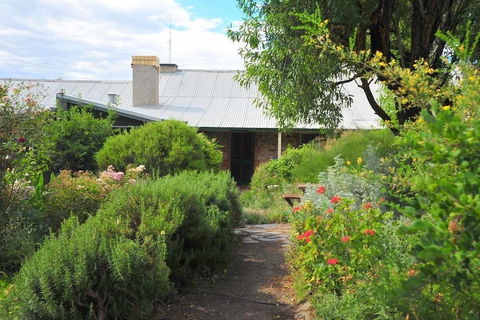 Emma Tiver Heritage Cottage - Goulburn Accommodation 1