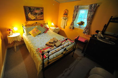 Emma Tiver Heritage Cottage - Goulburn Accommodation 4