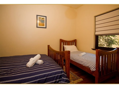 Fairholme Apartment - Goulburn Accommodation 6