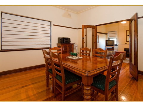 Fairholme Apartment - Goulburn Accommodation 3