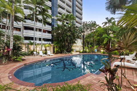 Luxury PoolSide Apartment In Beachfront - Goulburn Accommodation 3
