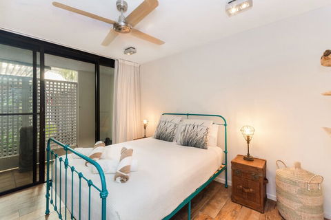 Luxury PoolSide Apartment In Beachfront - Goulburn Accommodation 5