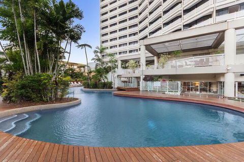 Luxury PoolSide Apartment In Beachfront - Goulburn Accommodation 2