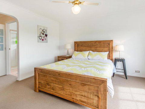 AMALFI DROMANA.... - Goulburn Accommodation 7