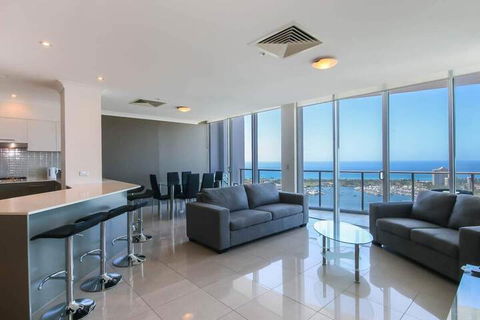 Spacious 3 Bedroom Apartment On The 39th Floor With Pool - Goulburn Accommodation 4