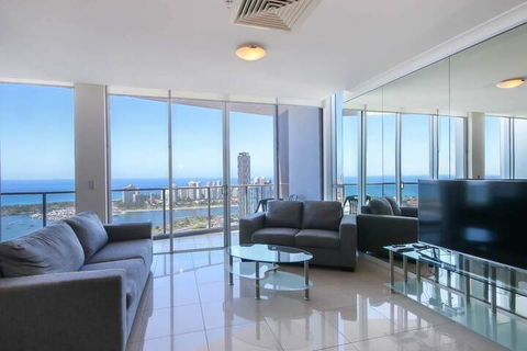 Spacious 3 Bedroom Apartment On The 39th Floor With Pool - Goulburn Accommodation 6