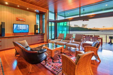 Yacht Club 19 Bijou De Mer 2 Buggies - Goulburn Accommodation 7