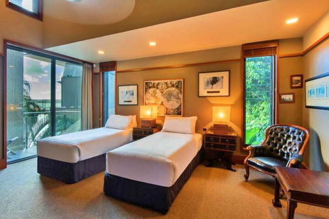 Yacht Club 19 Bijou De Mer 2 Buggies - Goulburn Accommodation 6