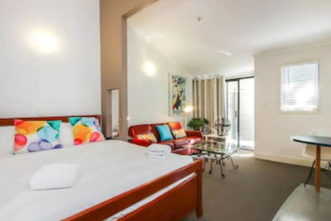 Comfortable Studio Near New Farm Park - Goulburn Accommodation 0