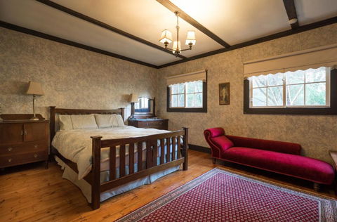 Walhalla Coach House - Goulburn Accommodation 5