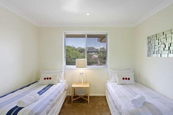 Away On Massinger Street - Goulburn Accommodation 6