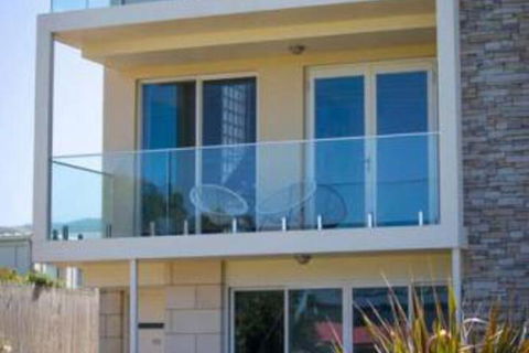 SEA NOOK Seconds From The Beach - Goulburn Accommodation 6