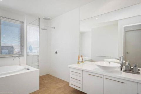 SEA NOOK Seconds From The Beach - Goulburn Accommodation 5