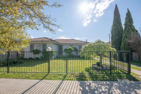 Autumn St. Trendy East Orange Near CBD - Goulburn Accommodation 0