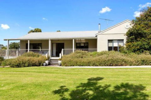 MERMAIDS On MARENGO Large Home With Wifi - Goulburn Accommodation 4