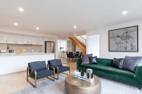 Modern Stylish Penthouse - Goulburn Accommodation 0
