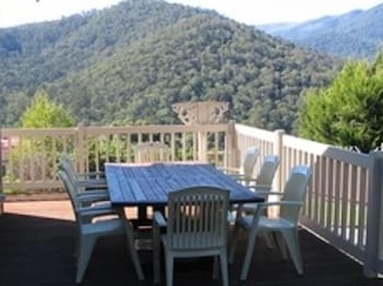 Alpine Stag Lodge House - Goulburn Accommodation 4