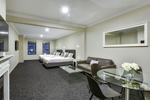 Aloha Central Premium Studios - Goulburn Accommodation 2